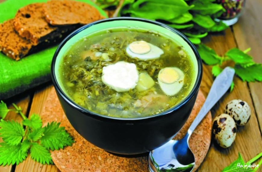 Зеленый суп со щавелем и индейкой