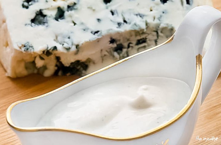 Заправка из сыра с голубой плесенью и пахтой