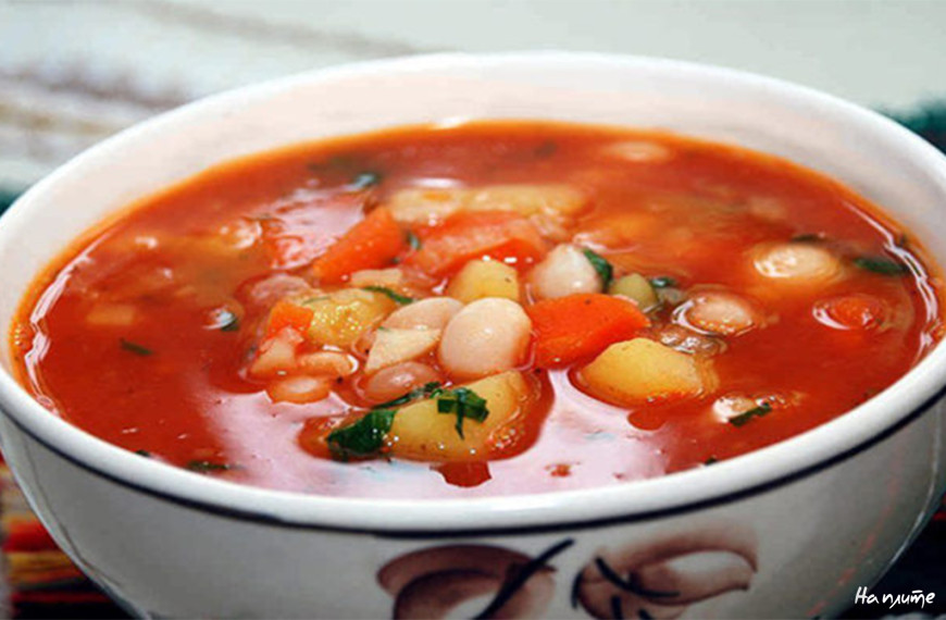 Томатный суп с белыми бобами