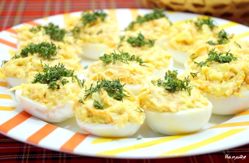 Фаршированные яйца с горчицей