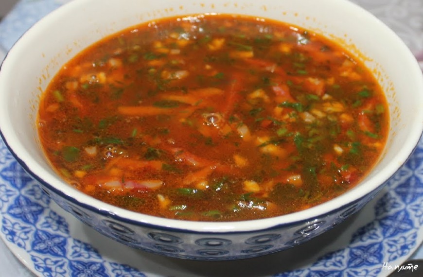 Простой суп из копченых колбасок